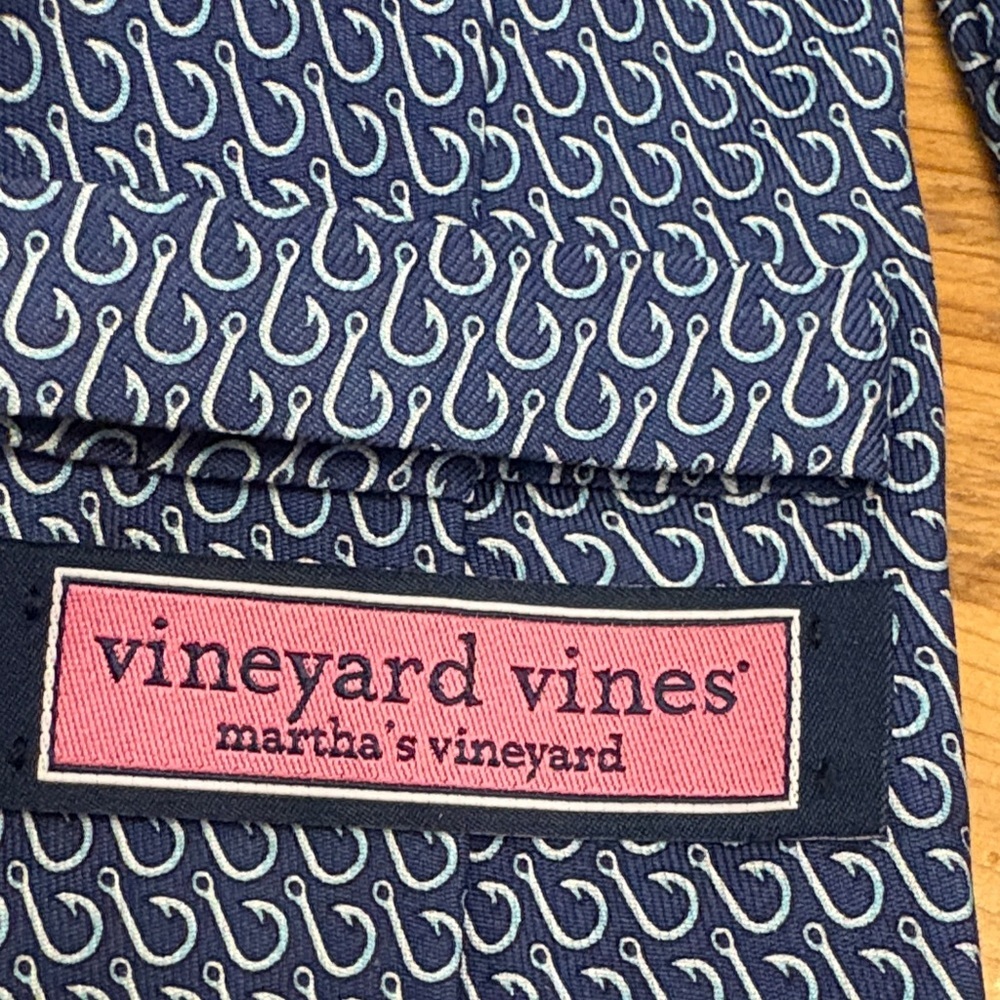 Vineyard Vines Navy and White Geometric Tie - Picture 2 of 6